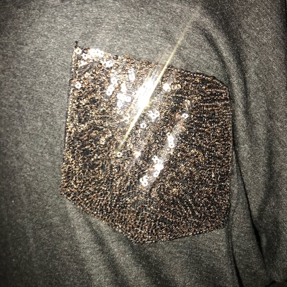 Long sleeve dress shirt w/sequence